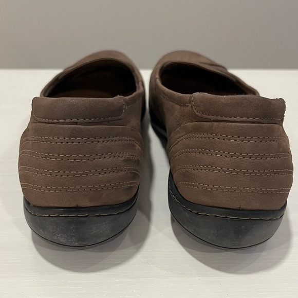 Vintage Brown Flats - Picture 2 of 7